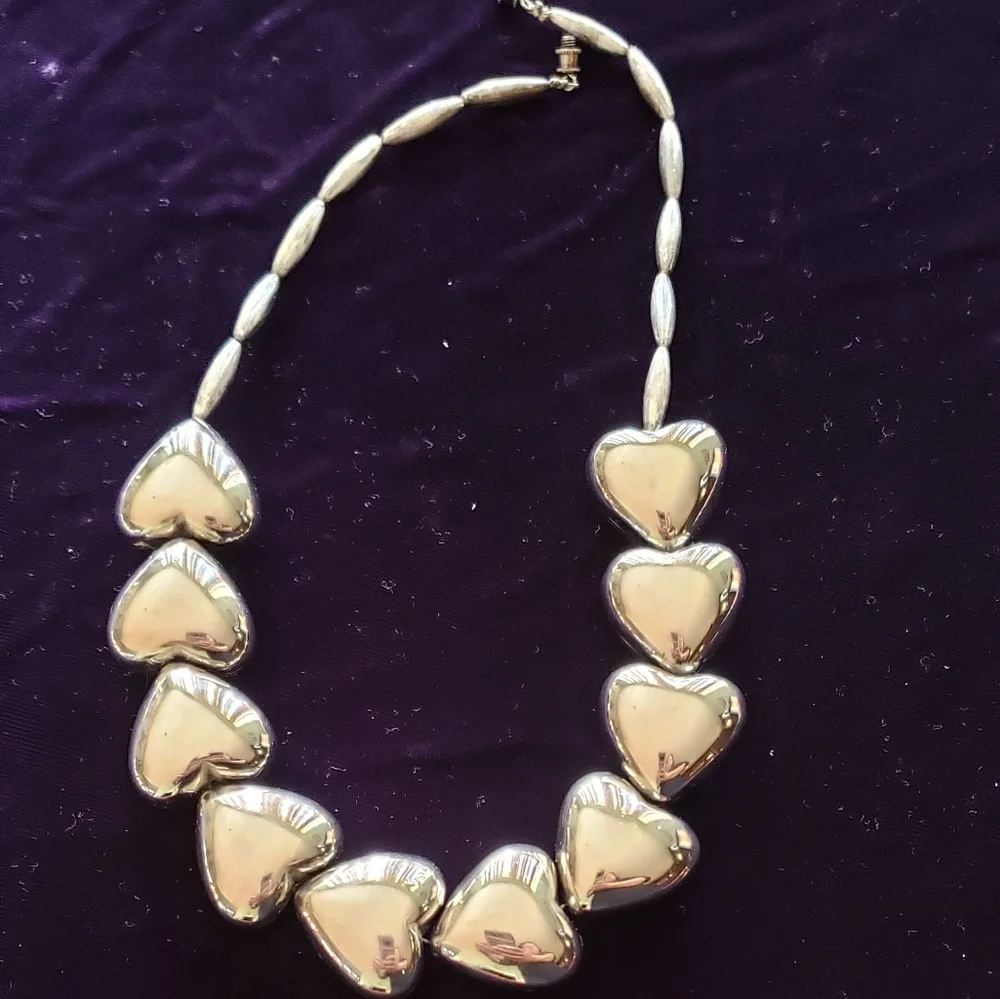Retro statement bubble heart silvertone necklace - Picture 2 of 3